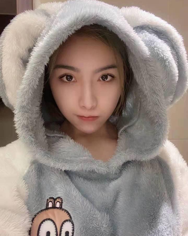 分享身材极佳的小表妹